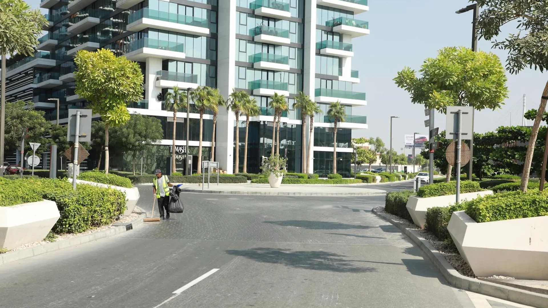 Luxury 2-Bed Flat, Prime Location, Burj View & World Highest Running Track Apartment Dubai